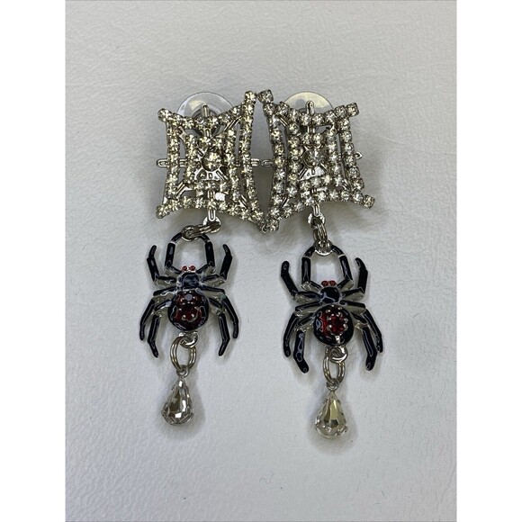 Lunch at the Ritz LATR 2Go Spiderweb Dangle Halloween Pierced Earrings - Picture 9 of 11